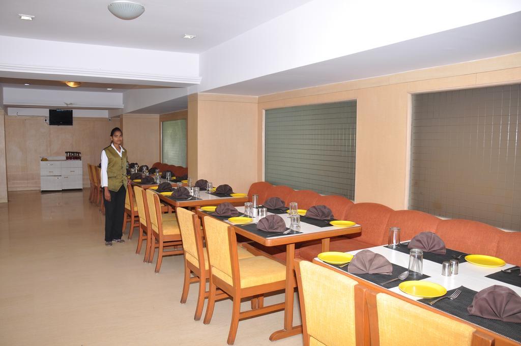 Hotel Goradia Shirdi Exterior foto